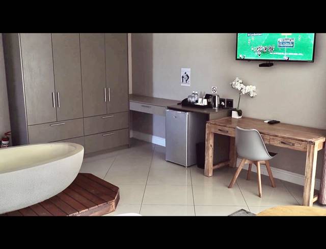 1,000M² HOTEL FOR SALE IN LONG ACRES COUNTRY ESTATE